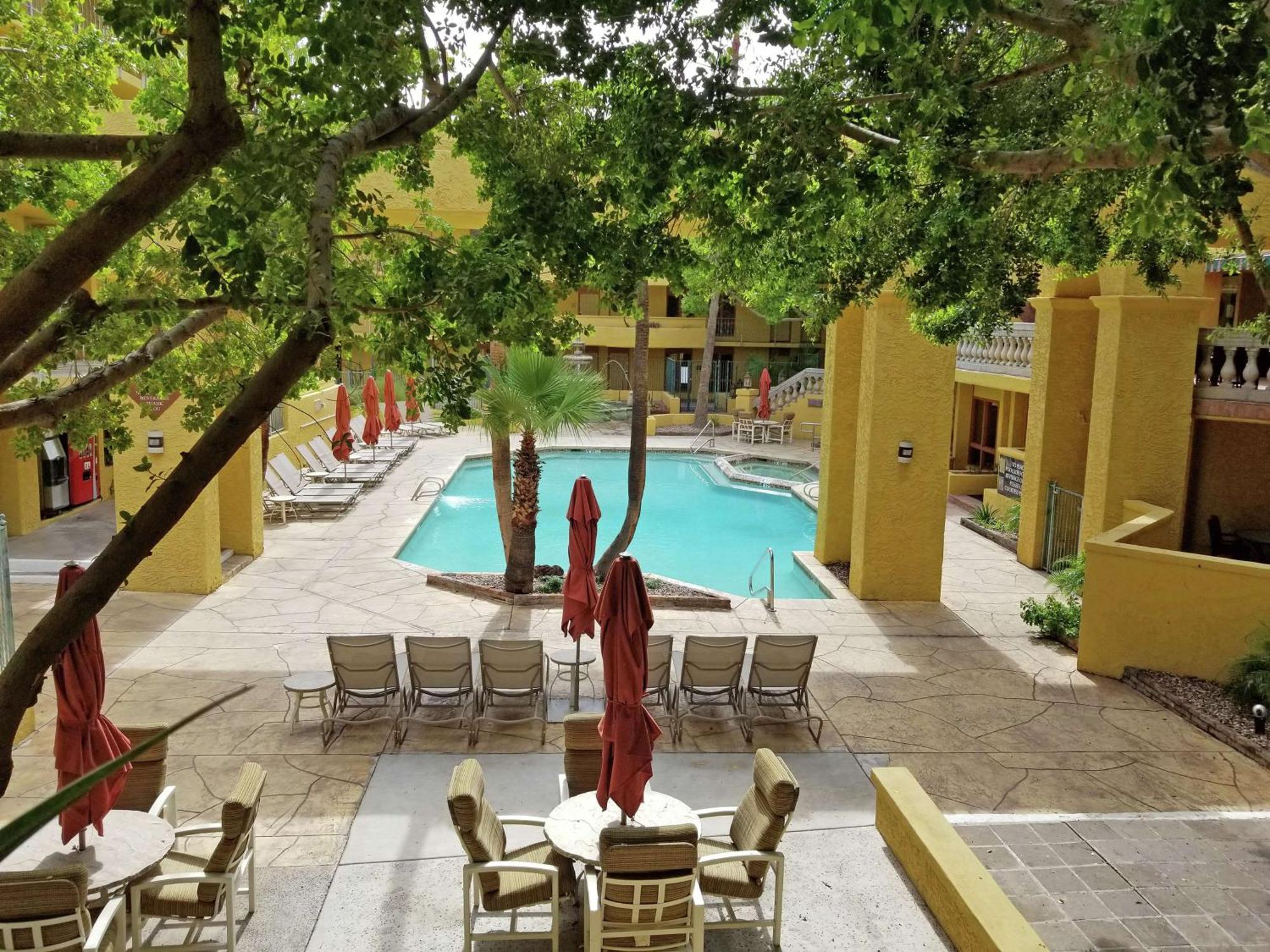 Hilton Phoenix Tapatio Cliffs Resort Exterior foto